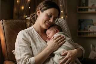 „Polož ho, nebo si ho rozmazlíš!“ Proč je tahle rada tím největším omylem mateřství - Médium.cz